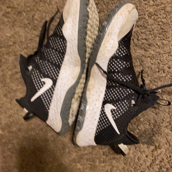 Nike - Picture 2 of 5